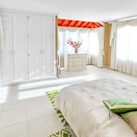 Playa De Fanabe Sleeps 5 Pool Air Con Wifi Vila
